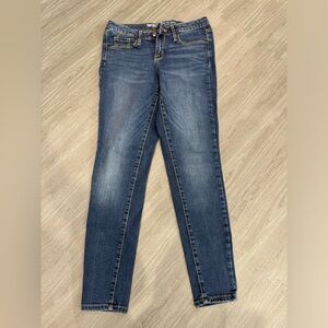 Women’s 5 pocket, denim, Mid Rise Skinny, Mossimo jeans size 2s